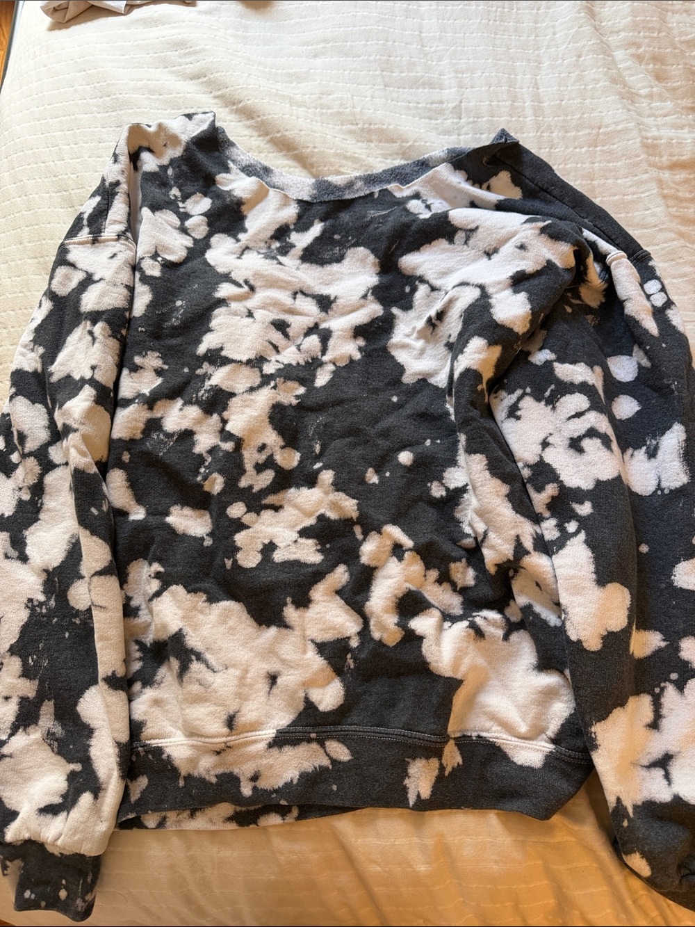 Women’s Cozy Tie-Dye Pullover Sweater - Black & Cream